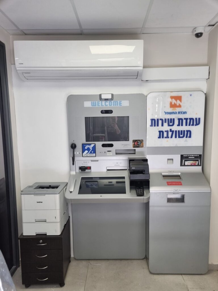 לטובת התושבים: עמדת שירות חדשה של חברת החשמל בבניין העיריה