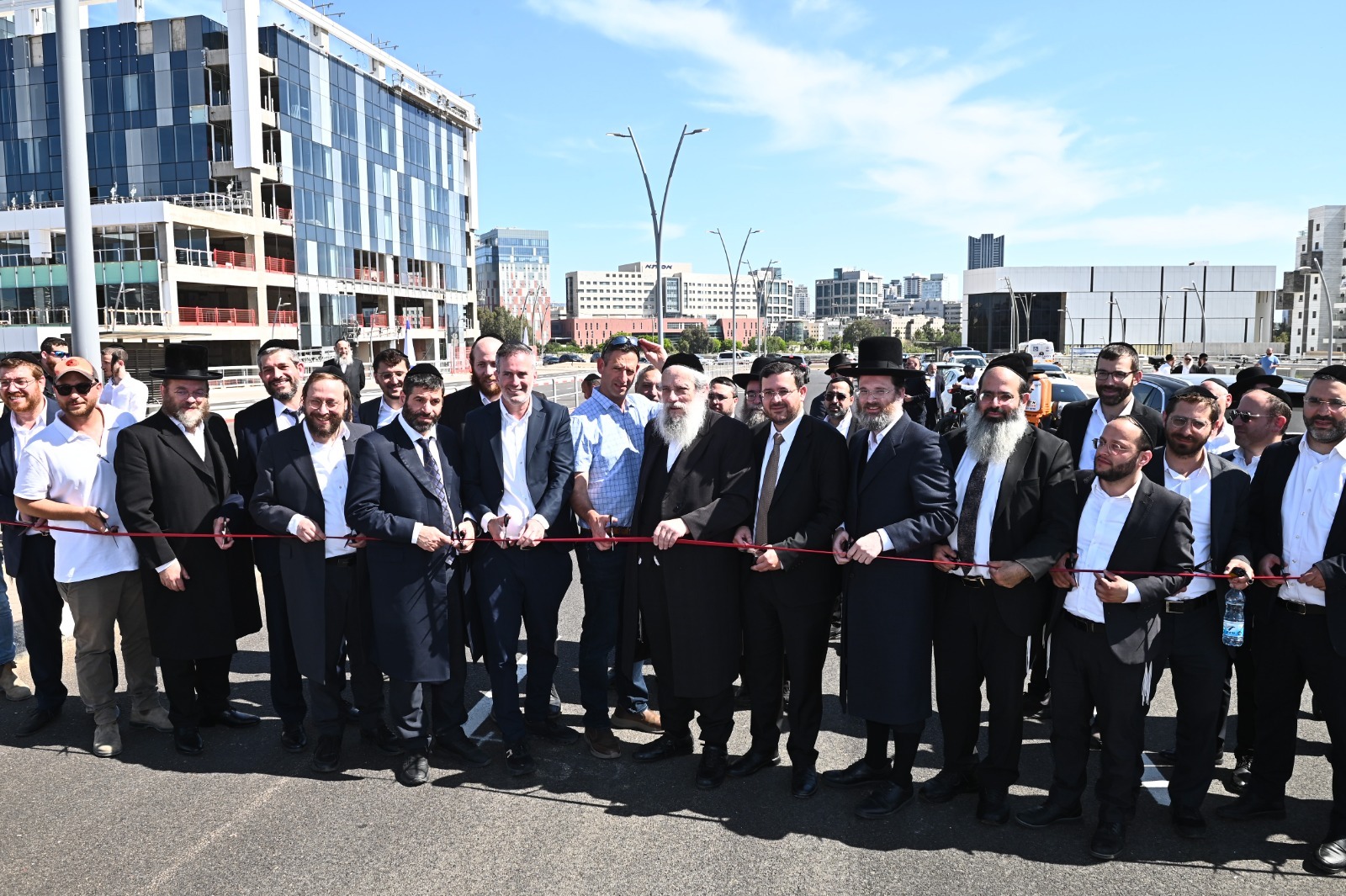 בכירי העירייה בטקס פתיחת הגשר החדש